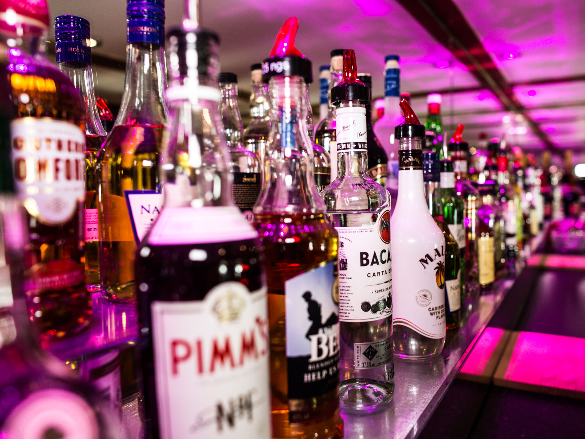 Hunt's Lounge - Bar Area