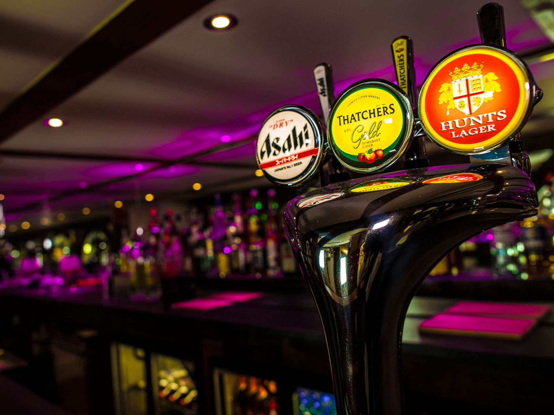 Hunt's Lounge - Bar Area